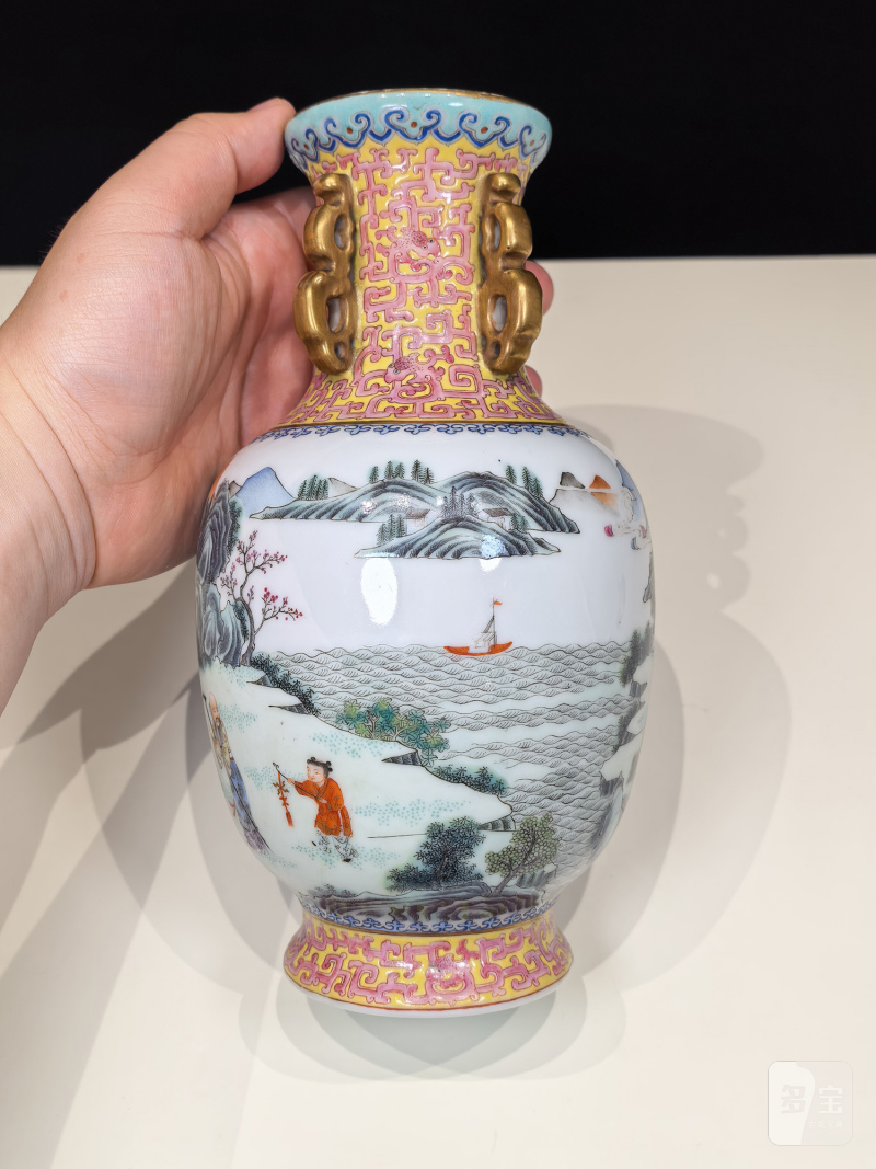 民国 黄地胭脂红夔龙纹开光粉彩祝寿图四系盖瓶 - 图5
